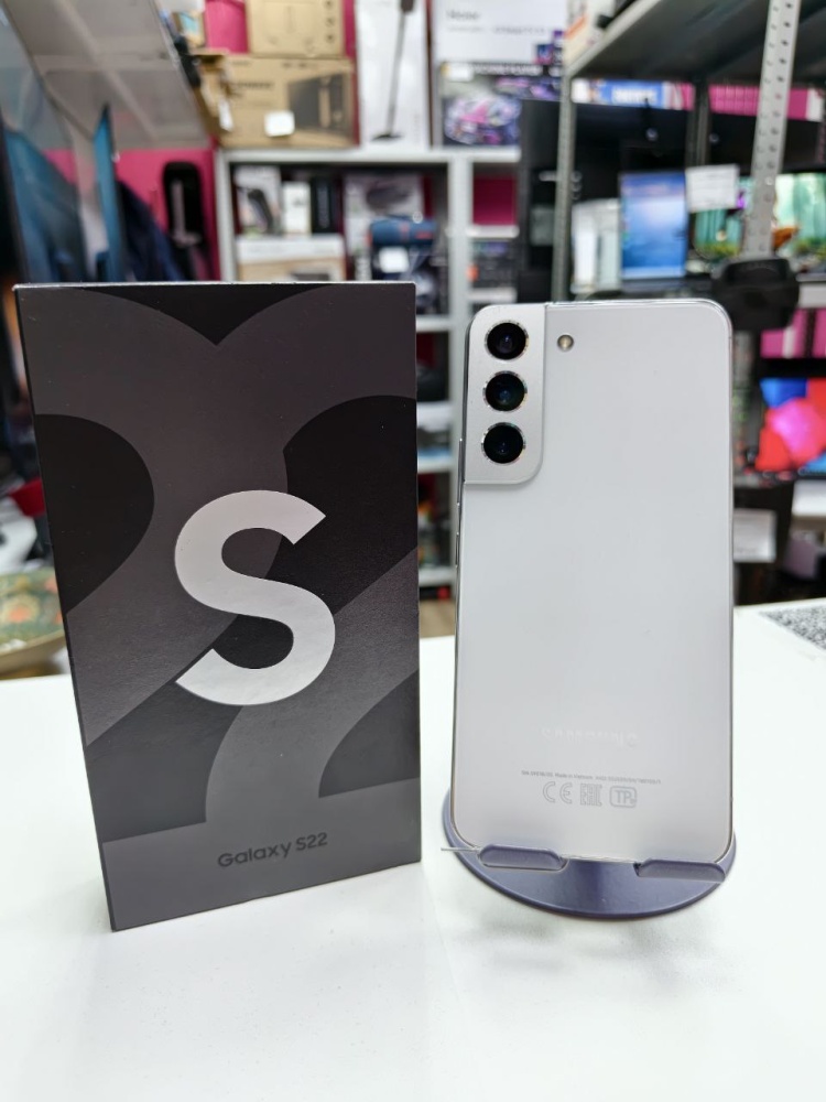 Смартфон Samsung S22 8/128GB