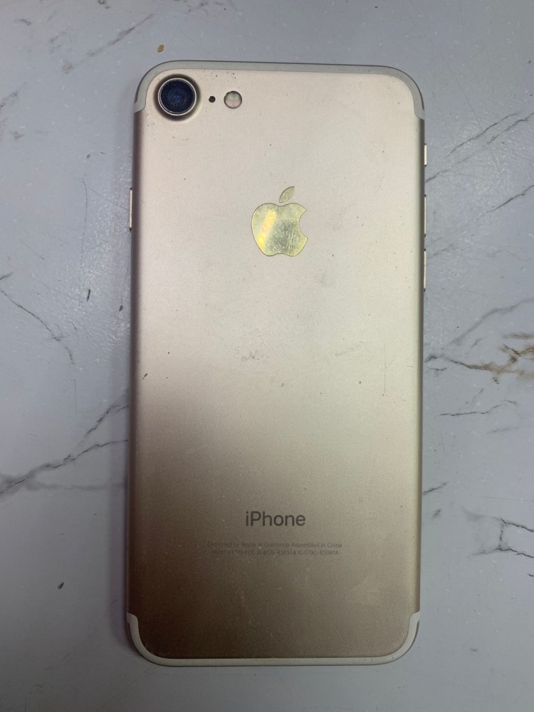 Смартфон iPhone 7 32Gb Gold