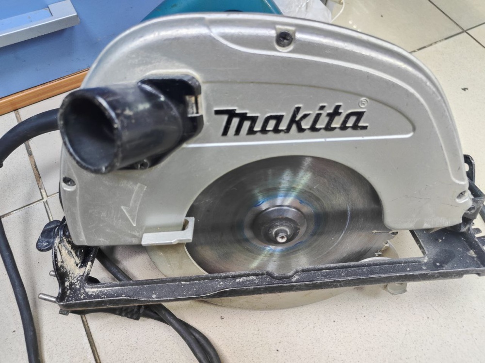 Циркулярная пила Makita 5704R